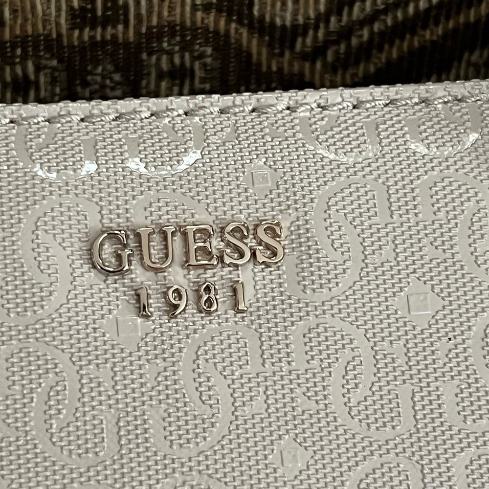 Guess Purse - Picture 5 of 7